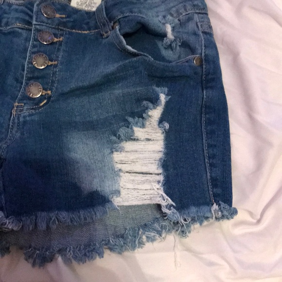 Shorts - Picture 7 of 10